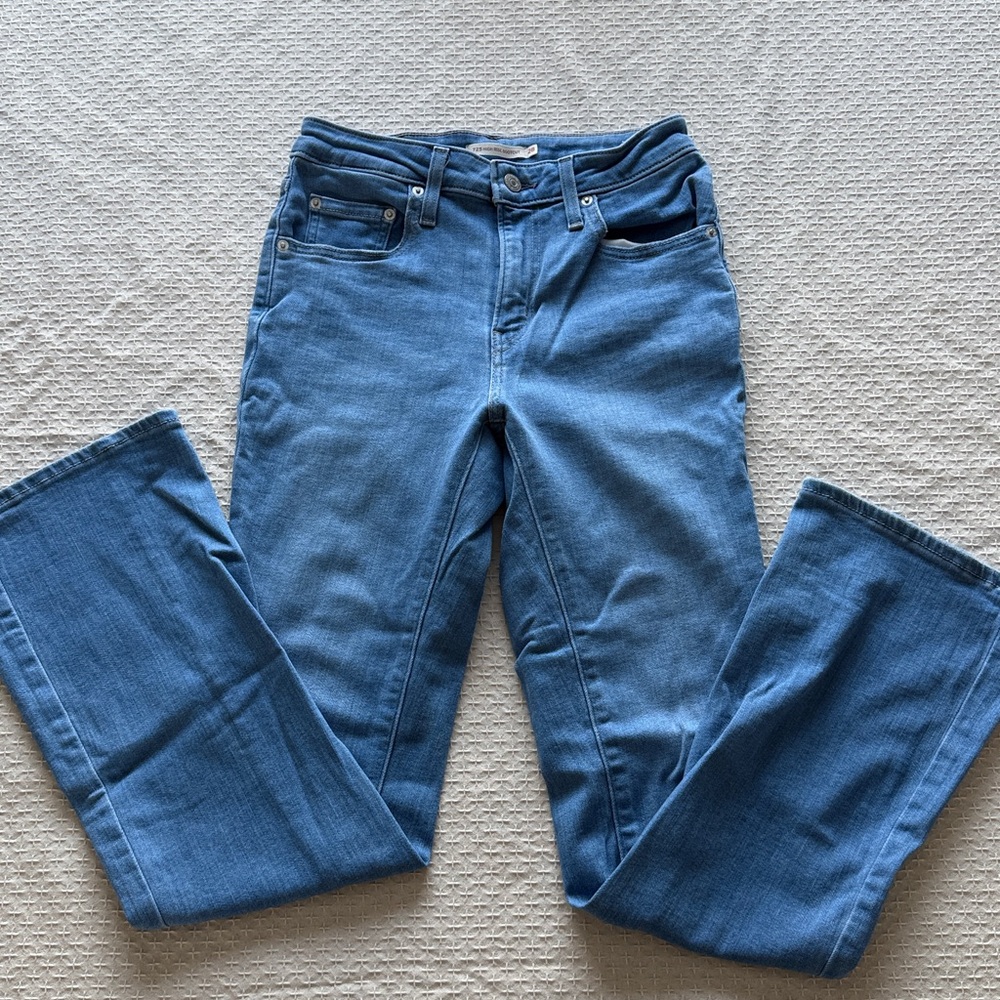 Women's Levi Jeans